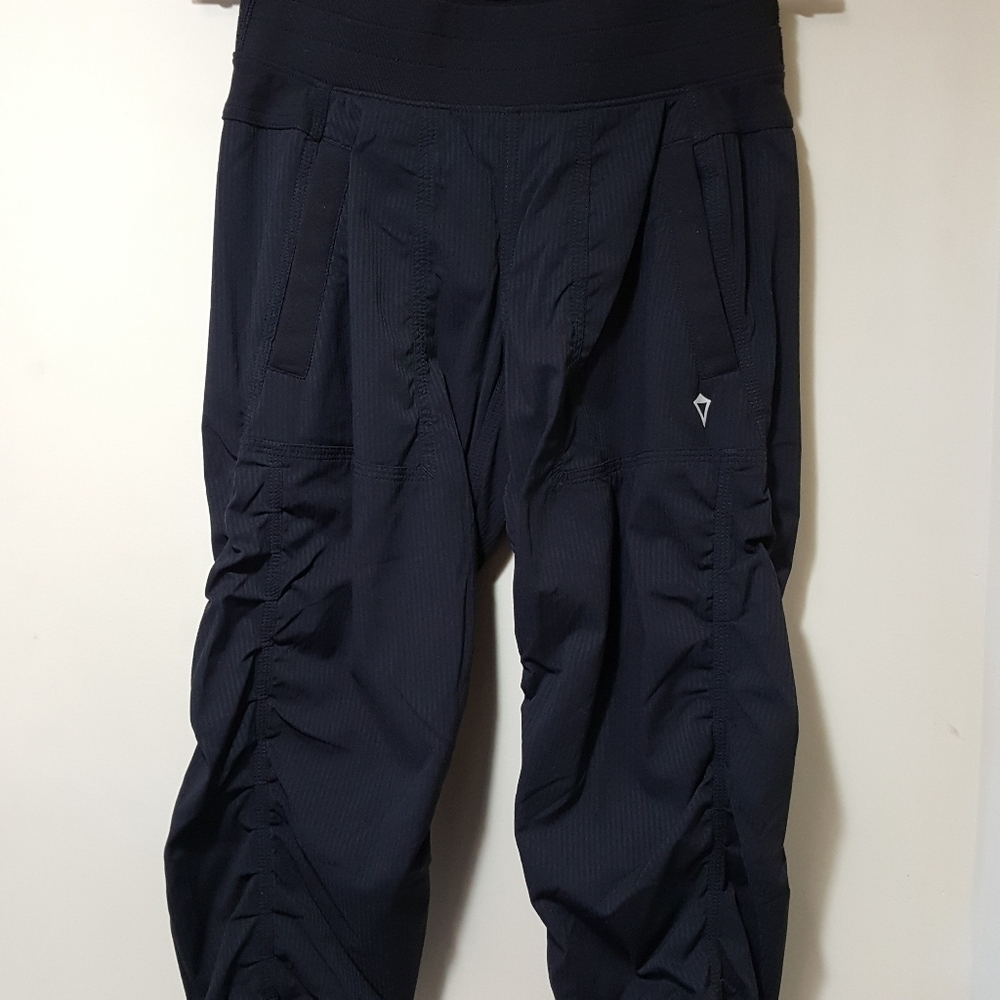 Ivivva Cropped Studio Pants